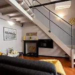 Elegant Two-level With In-room Tub شقة جنوة
