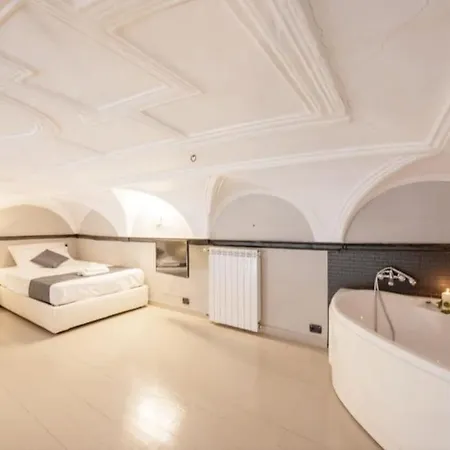Apartamento Elegant Two-level With In-room Tub