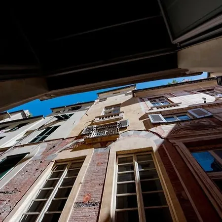 Elegant Two-level With In-room Tub Lägenhet Genua