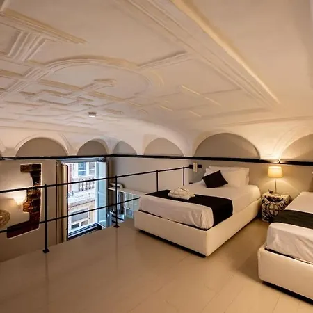 Elegant Two-level With In-room Tub Lägenhet Genua