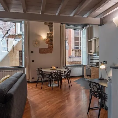 Appartement Elegant Two-level With In-room Tub
