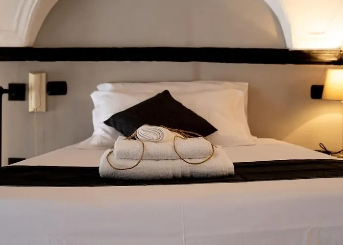 דירה Elegant Two-level With In-room Tub ג'נובה