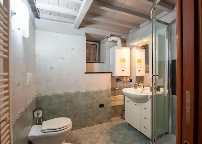 Elegant Two-level With In-room Tub * Cenova