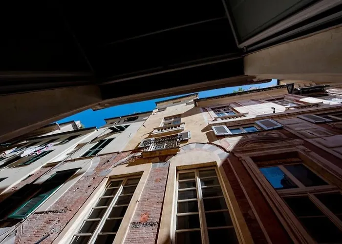 Elegant Two-level With In-room Tub דירה ג'נובה