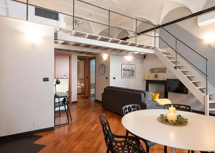 דירה Elegant Two-level With In-room Tub ג'נובה