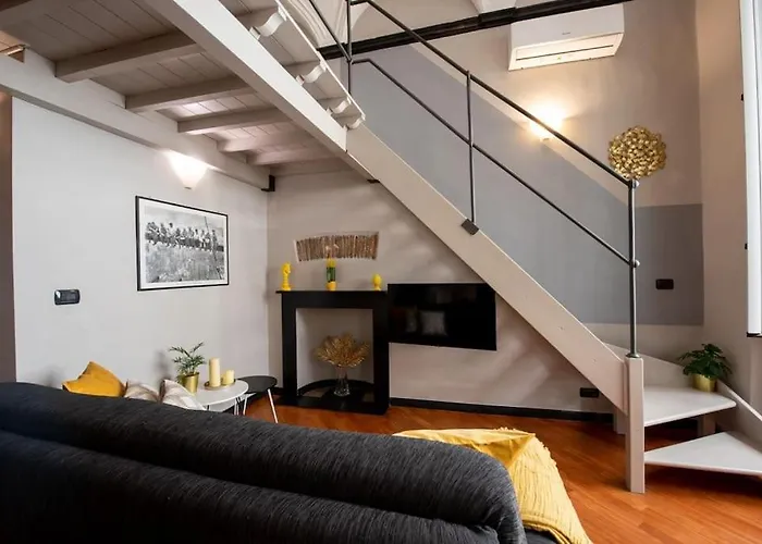 Elegant Two-level With In-room Tub דירה ג'נובה