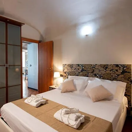 아파트 Elegant Two-level With In-room Tub
