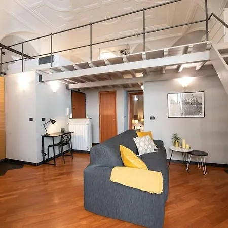 아파트 Elegant Two-level With In-room Tub *