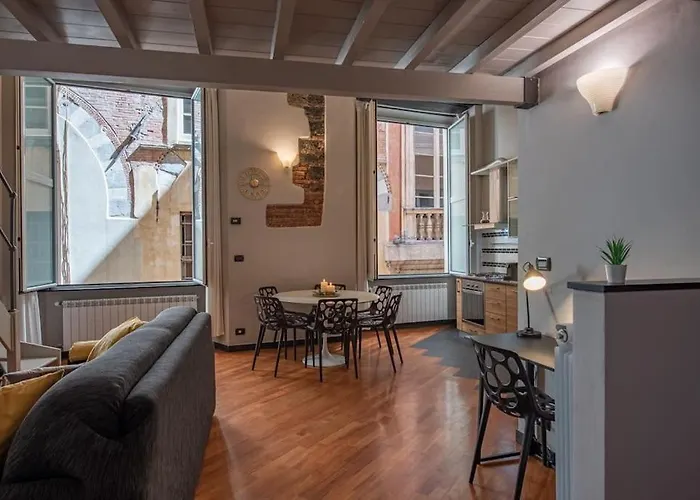 Apartman Elegant Two-level With In-room Tub